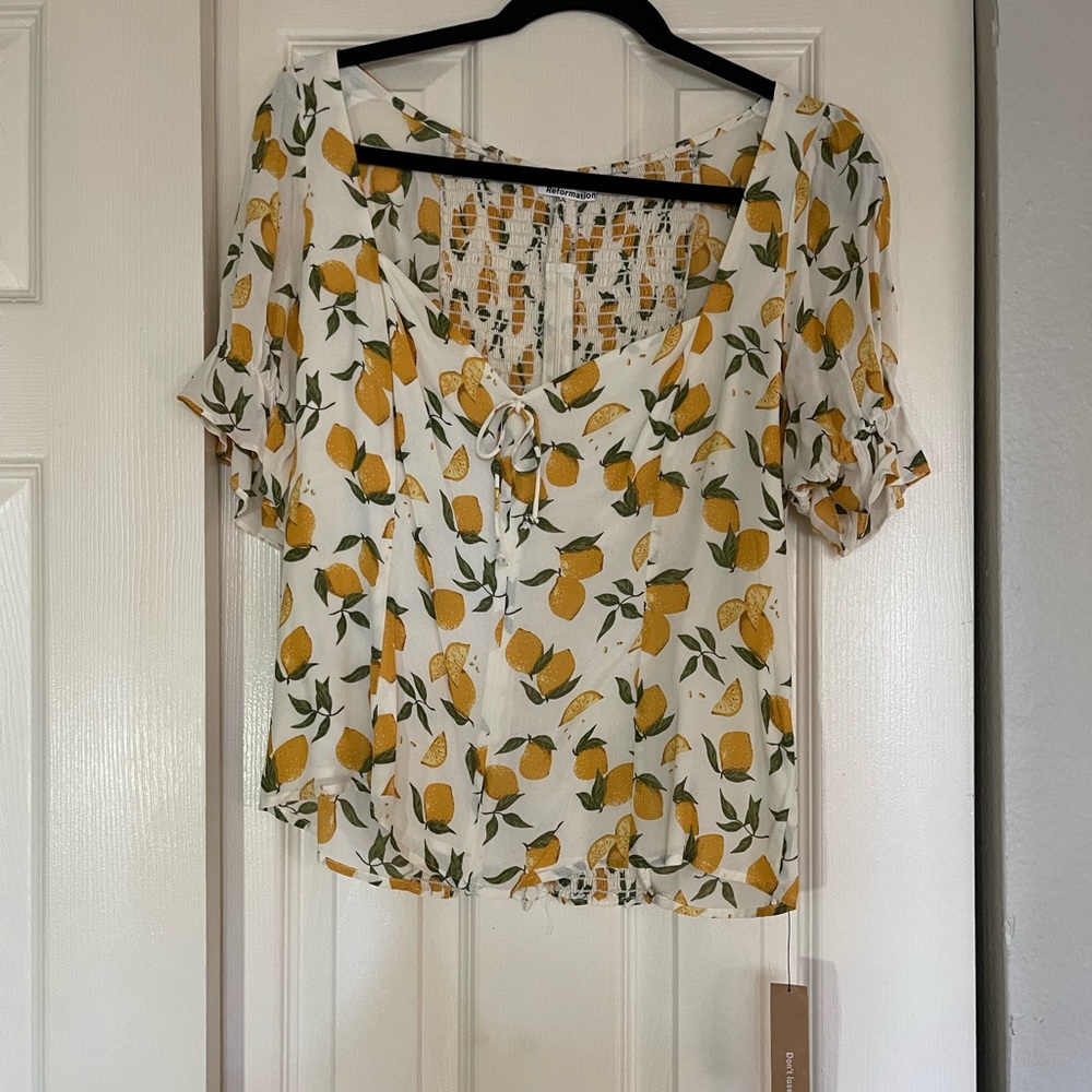 Silky lemon top 🍋Reformation